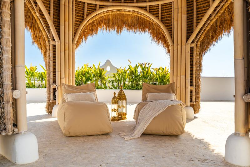 Casa Nostra: лаунж-беседка на крыше с подушками — фото