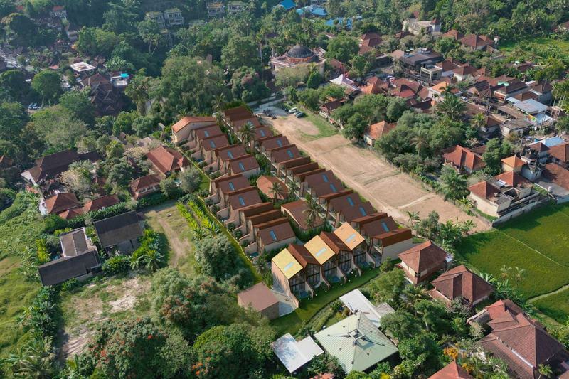 Ubud Dream: комплекс с высоты среди жилых кварталов и рисовых полей Ubud